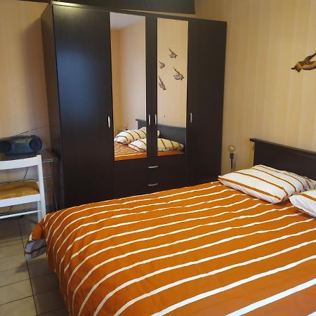 Apartamento Chez Fabienne T1 Le Breuil-sur-Couze Exterior foto