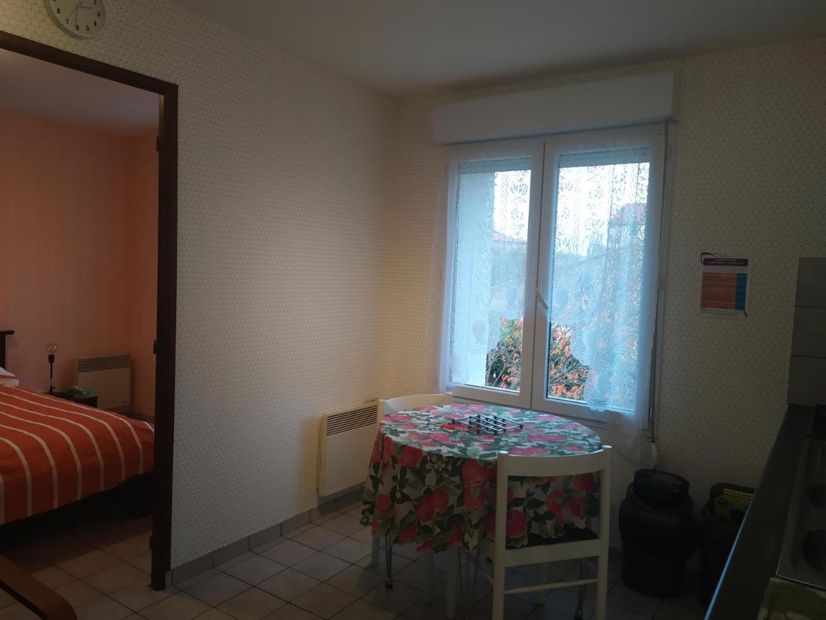 Apartamento Chez Fabienne T1 Le Breuil-sur-Couze Exterior foto