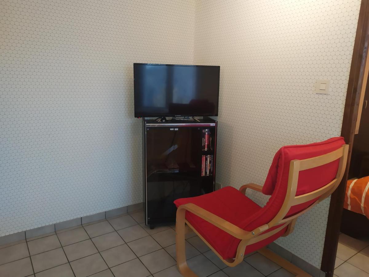 Apartamento Chez Fabienne T1 Le Breuil-sur-Couze Exterior foto