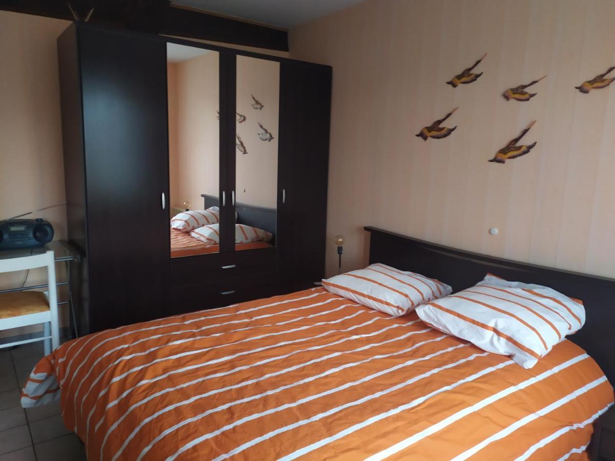 Apartamento Chez Fabienne T1 Le Breuil-sur-Couze Exterior foto